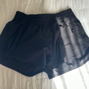 black Lululemon tracker short 4” midrise